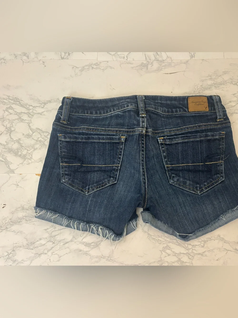 American Eagle Low Rise Shortie Distressed Denim Shorts Women’s Sz 2 Stretch